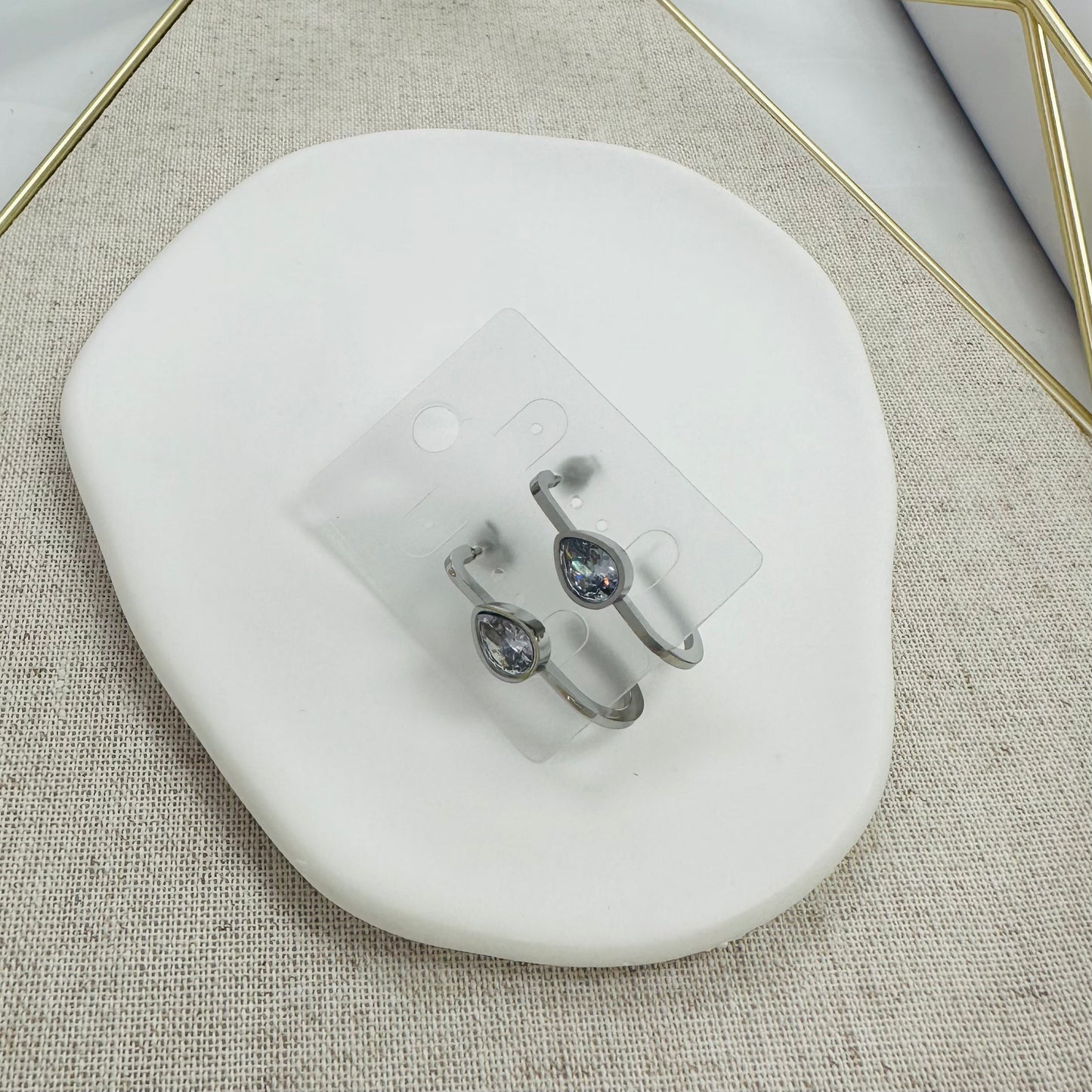 137E--081 SLV DROP CRYSTAL ER