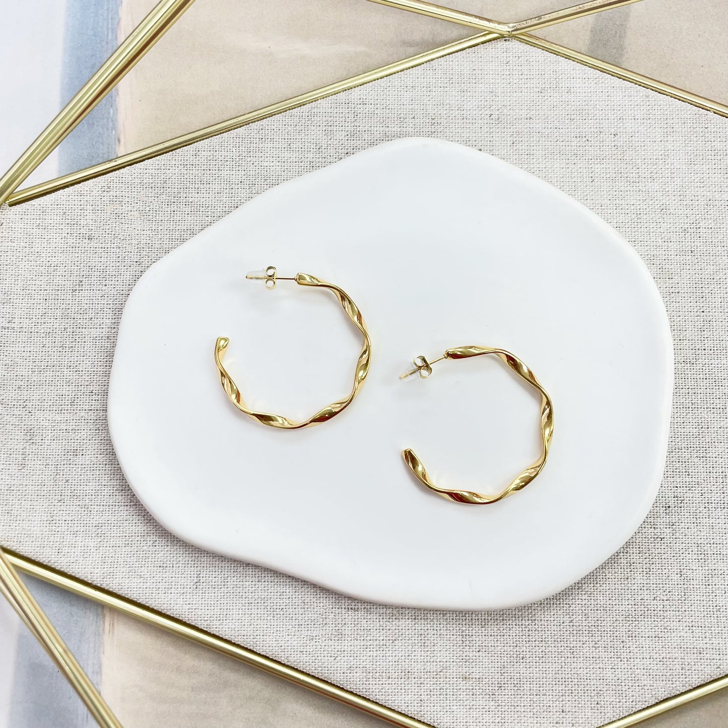 14E-058G GD CURLED THIN HOOP