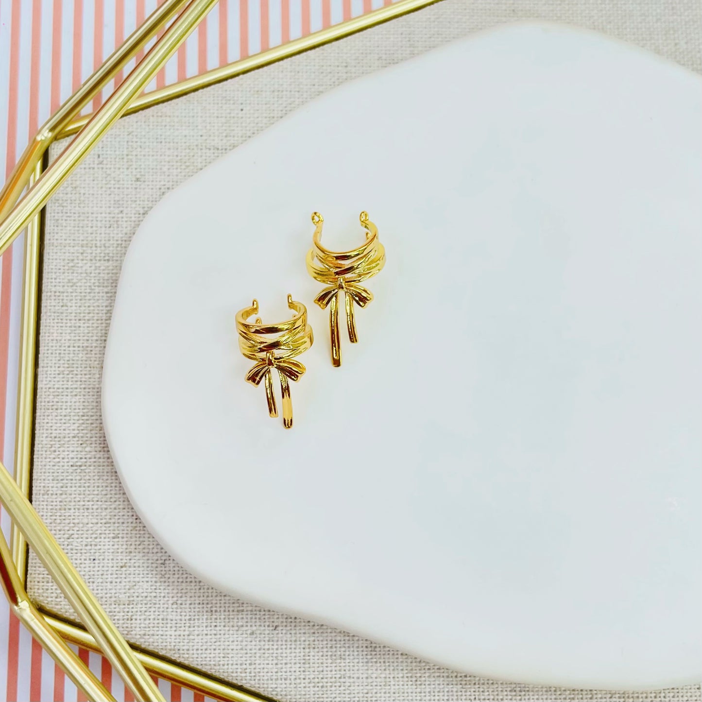 121E-143G TANGLED BOW EARCUFF ER