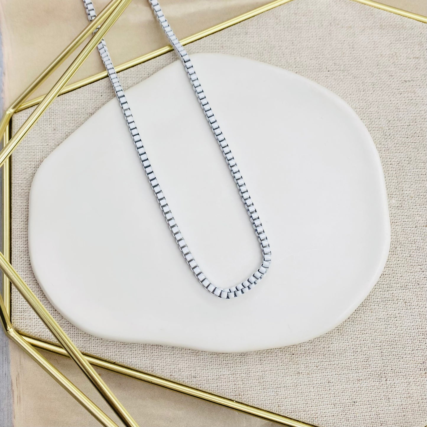 59N-023DG WHITE CHAIN