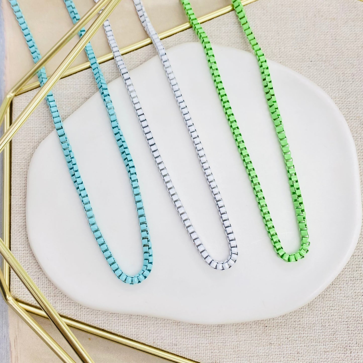59N-023DG WHITE CHAIN