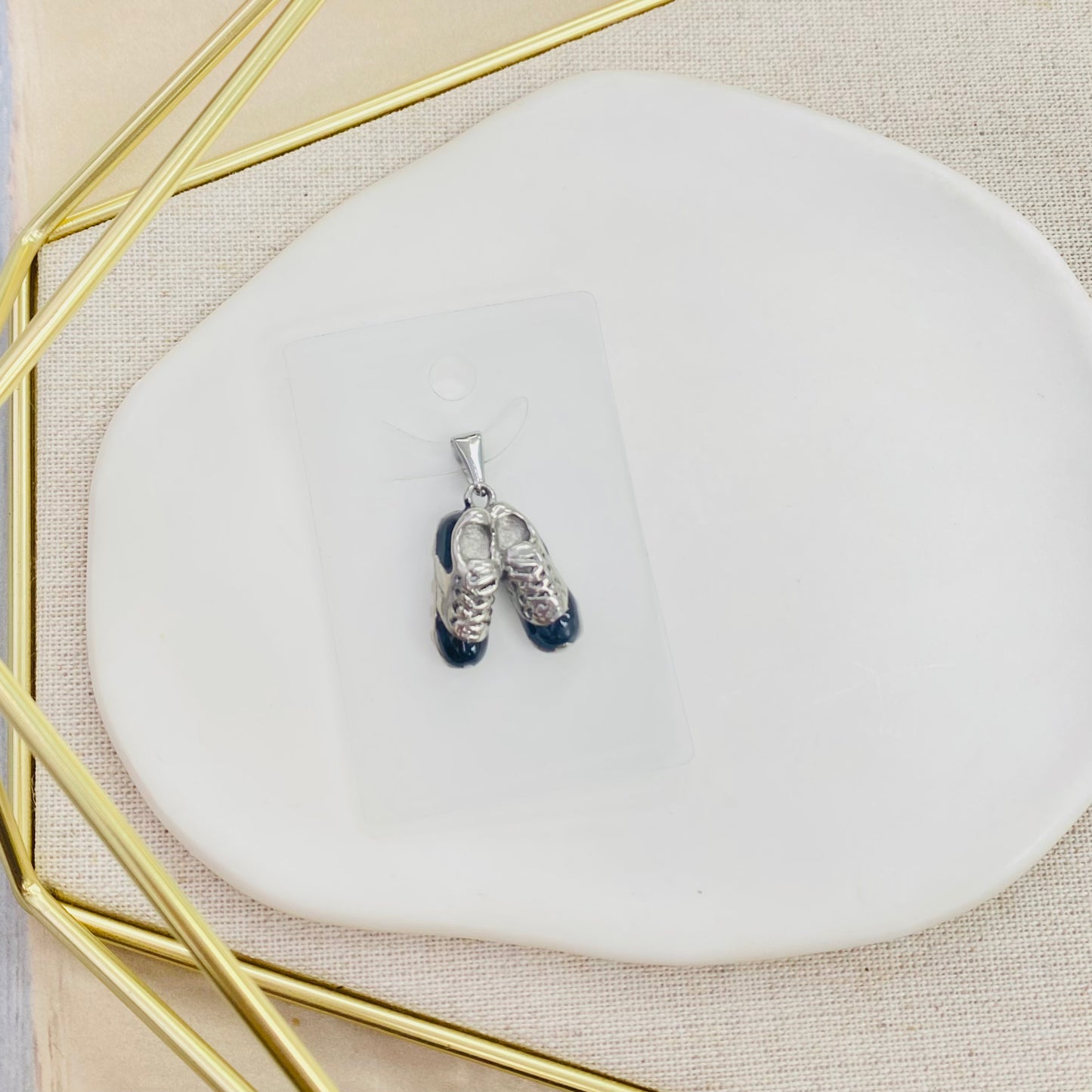 8P-070 SOCCER SHOES PENDANT
