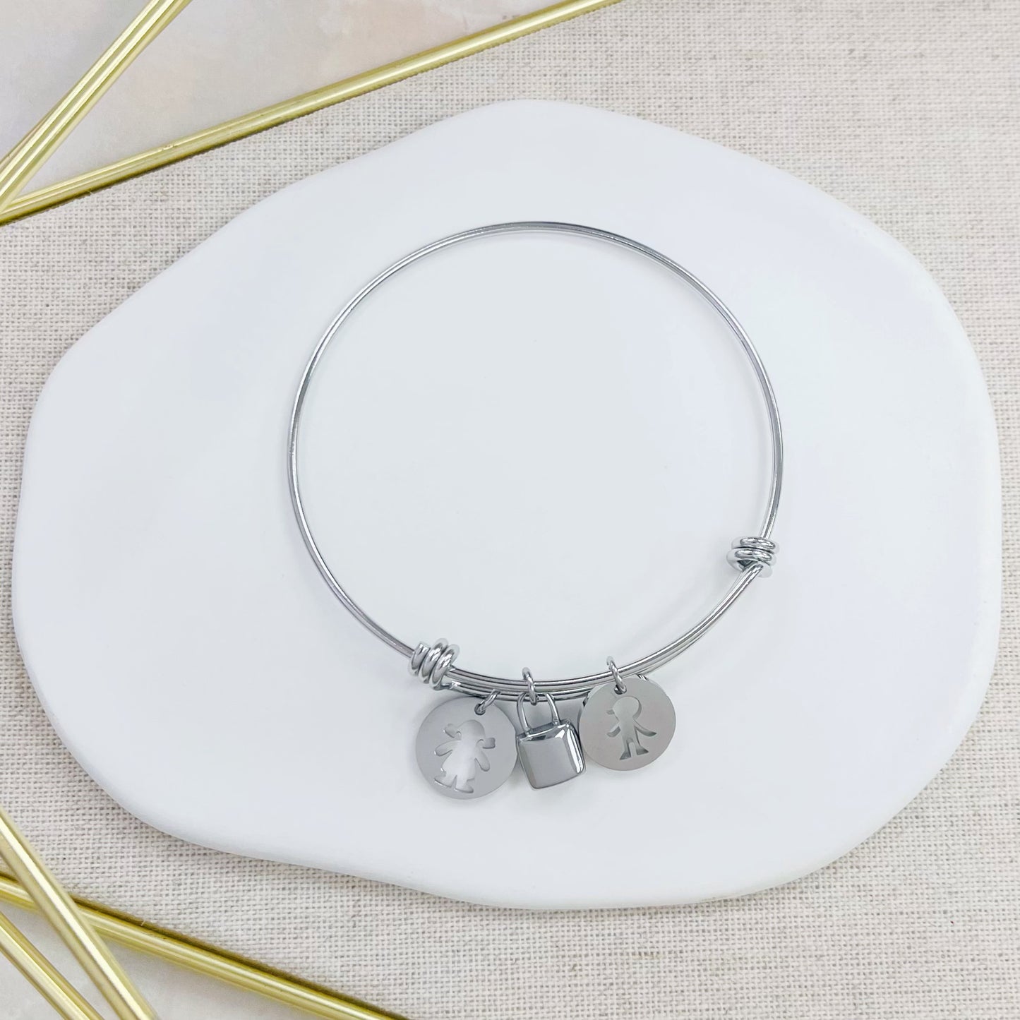 189B-076 SLV BANGLE WITH CHARM