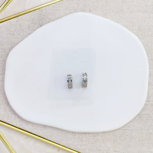 31E--172 SLV CRYSTAL HUGGIE