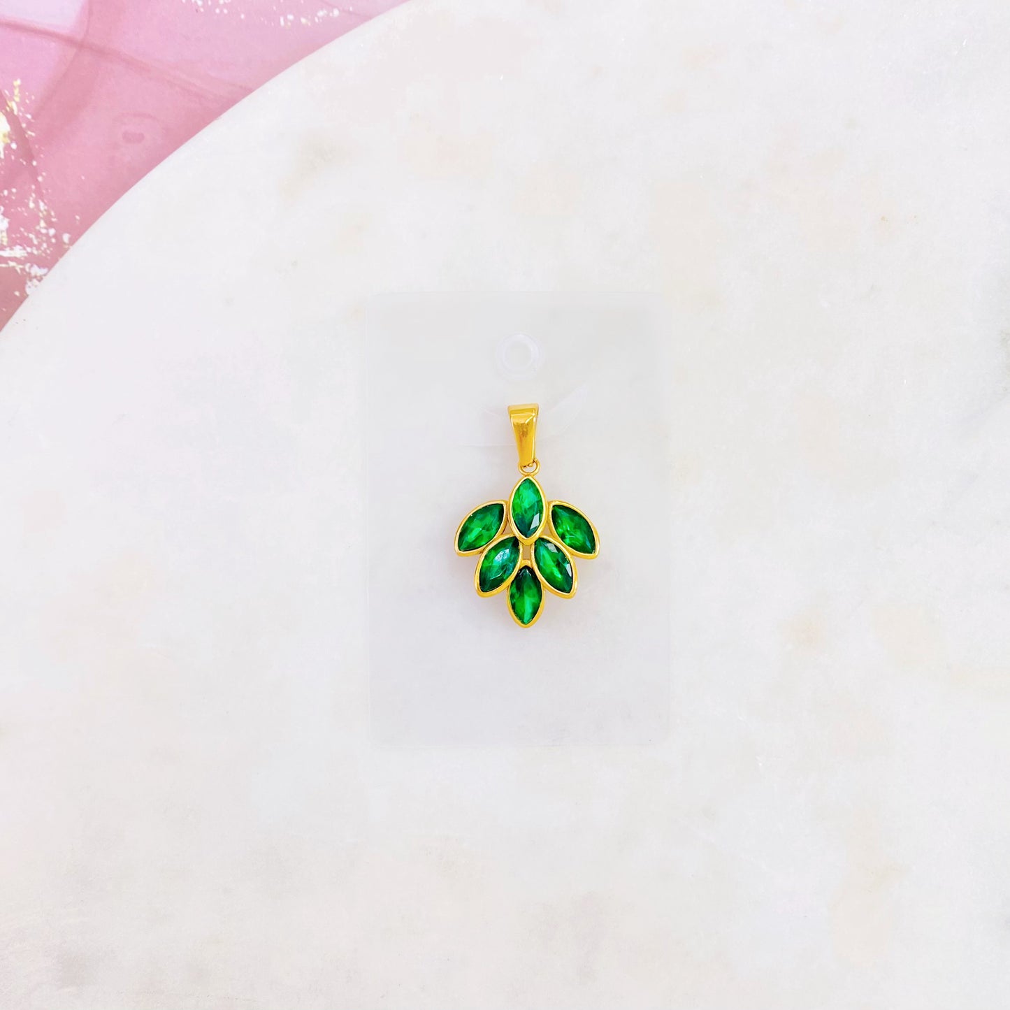 8P-221BG GREEN PAVO TALE CHARM